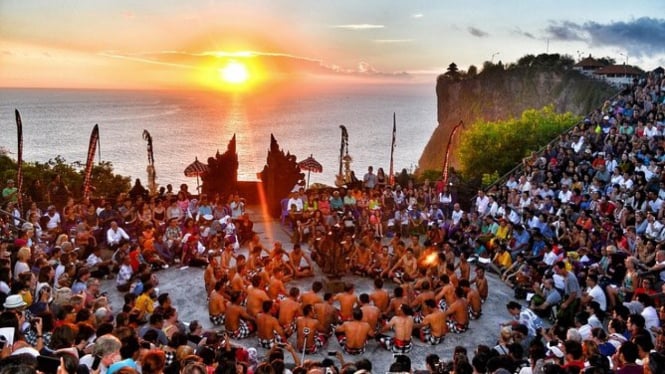 Uluwatu & Kecak Dance Tour : All Inclusive